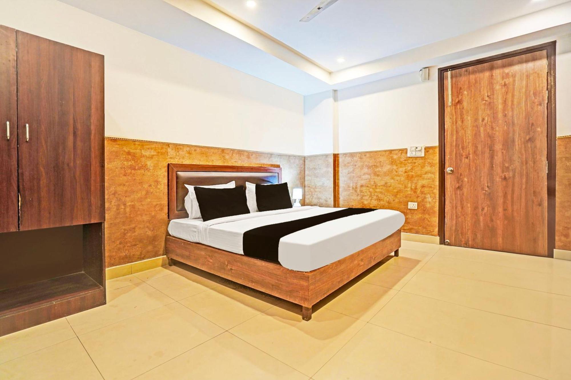 Collection O Tilak Nagar Near Pacific Mall Дели Экстерьер фото